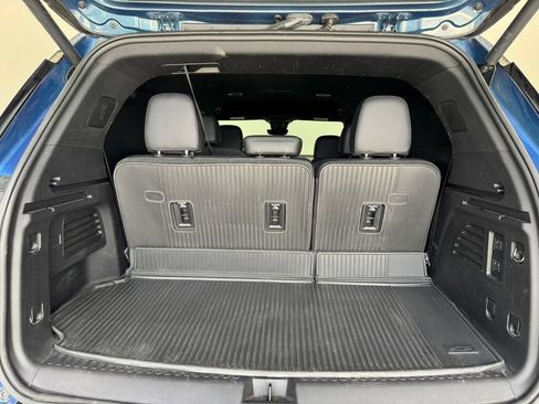 Used 2026 Chevrolet Traverse High Country w/ LPO, Floor Liner Package FWD image 8