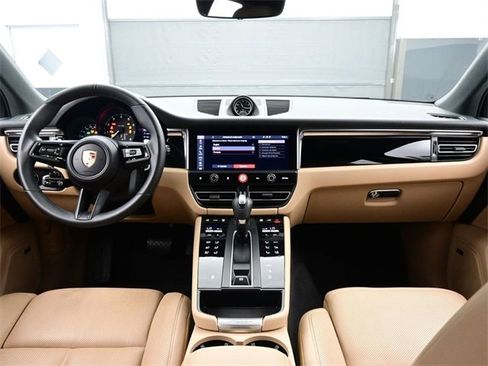 Used 2024 Porsche Macan image 19