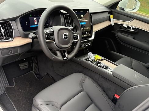 New 2026 Volvo XC90 B6 Plus w/ Protection Package Premier image 13