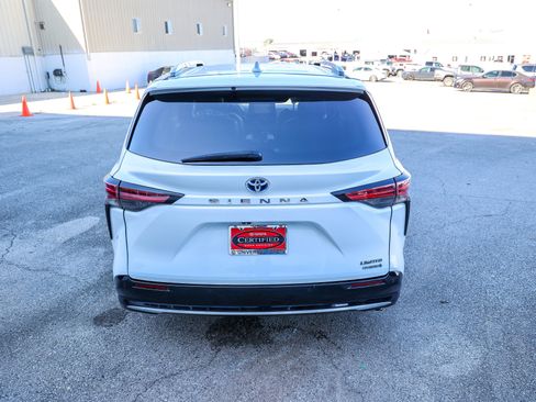 Certified 2023 Toyota Sienna Limited FWD image 8