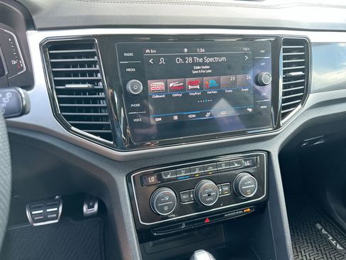 Used 2022 Volkswagen Atlas SEL Premium image 16