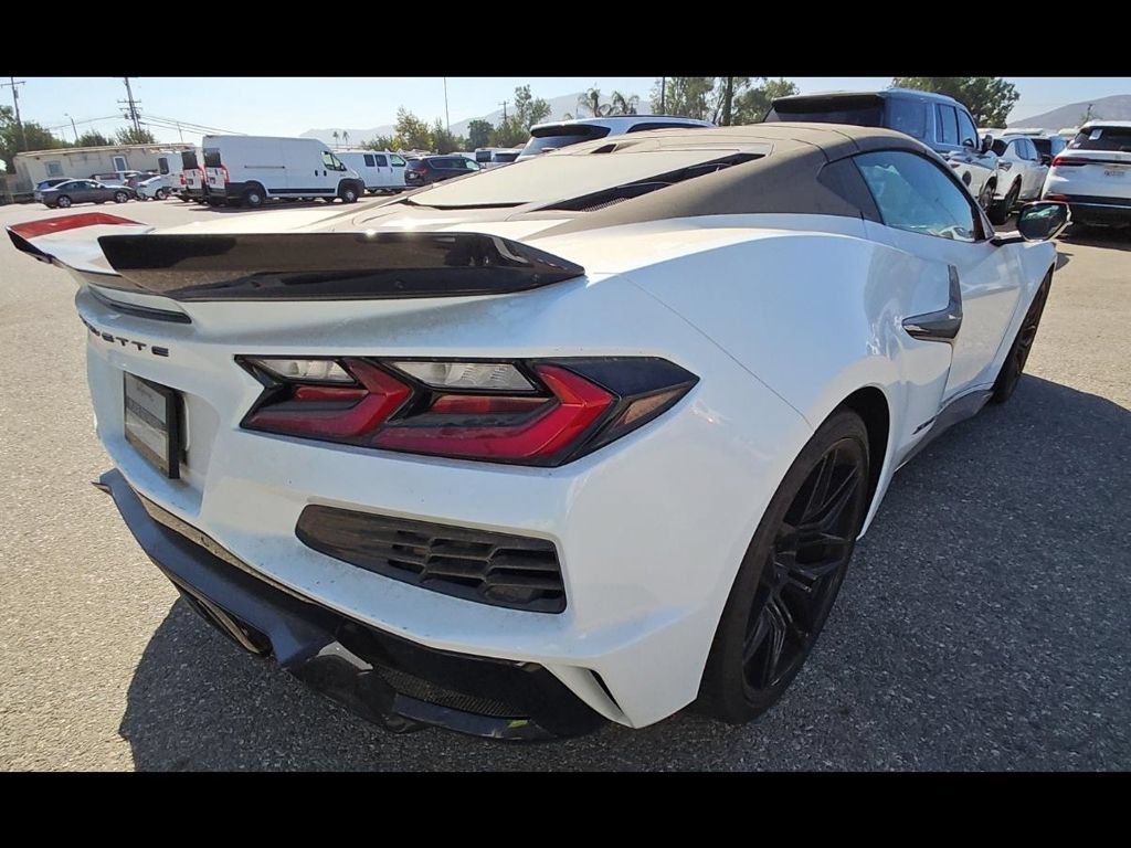 Used 2024 Chevrolet Corvette Z06 w/ Stealth Interior Trim Package RWD image 5