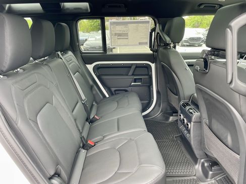 New 2026 Land Rover Defender 110 X-Dynamic SE AWD/4WD image 31