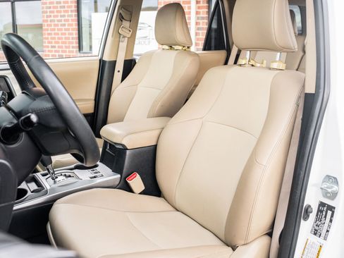 Used 2019 Toyota 4Runner SR5 Premium image 16