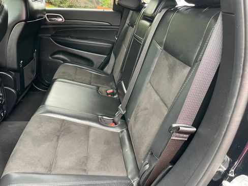 Used 2021 Jeep Grand Cherokee Laredo X AWD/4WD image 8