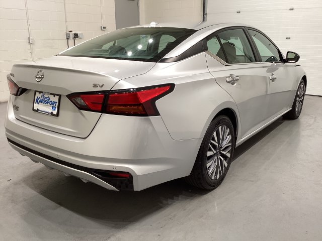 Used 2024 Nissan Altima 2.5 SV FWD image 7