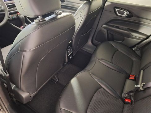 New 2026 Jeep Compass Latitude image 14