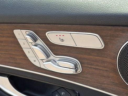 Used 2022 Mercedes-Benz GLC 300 4MATIC w/ Multimedia Package Lite image 21