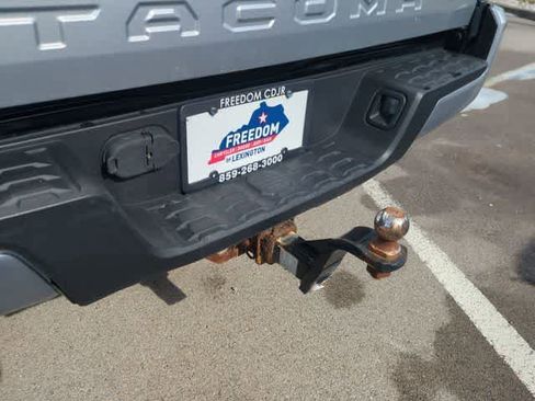 Used 2016 Toyota Tacoma TRD Sport w/ Towing Package image 34