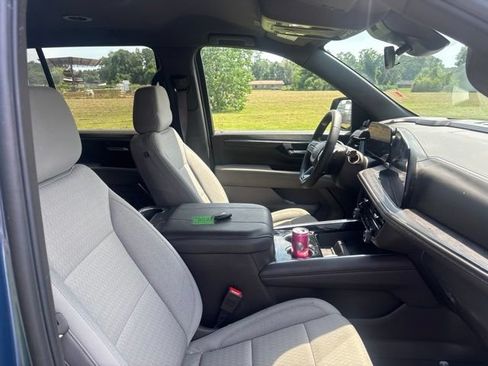 Used 2025 Chevrolet Tahoe LS RWD image 18