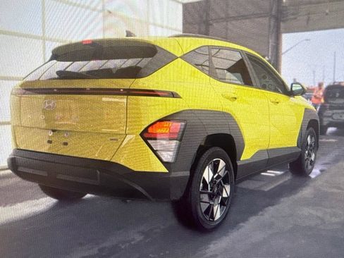 Used 2024 Hyundai Kona SEL AWD/4WD image 2