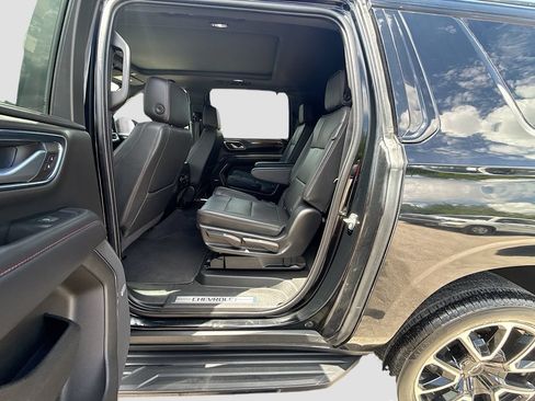 Used 2022 Chevrolet Suburban RST w/ Sport Performance Package AWD/4WD image 26