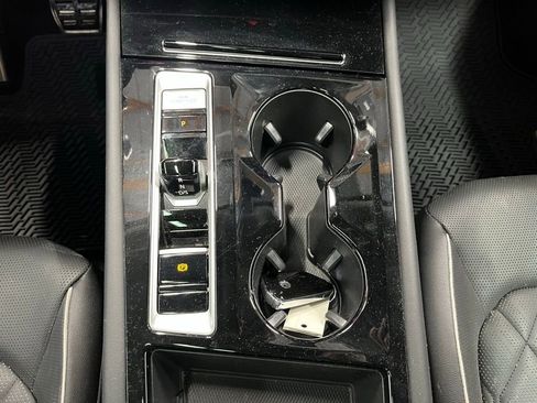 Certified 2025 Volkswagen Atlas SEL Premium R-Line image 15