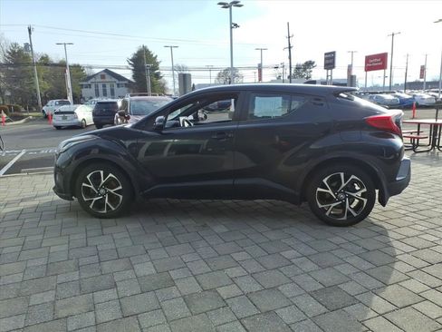 Used 2021 Toyota C-HR XLE image 7
