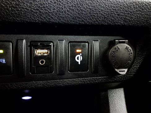 Used 2016 Toyota Tacoma TRD Sport image 17