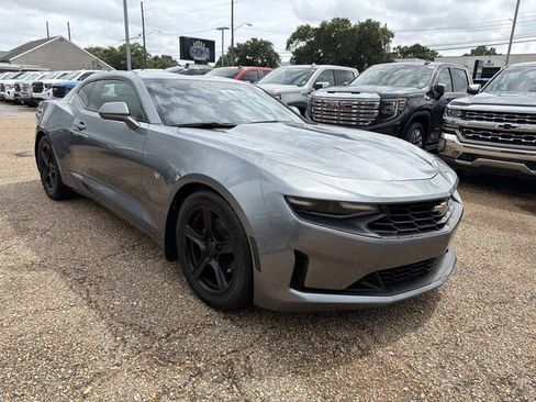 Used 2019 Chevrolet Camaro LT RWD image 4