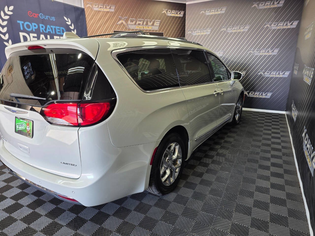 Used 2019 Chrysler Pacifica Limited FWD image 16