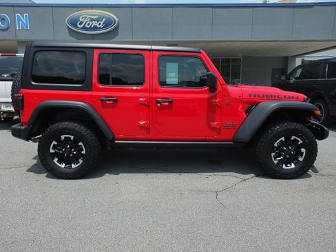 Used 2025 Jeep Wrangler Unlimited Rubicon AWD/4WD image 2