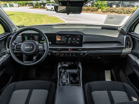 Used 2024 Kia Sorento LX FWD image 22