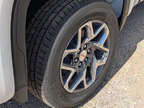 New 2026 GMC Sierra 1500 SLE image 9