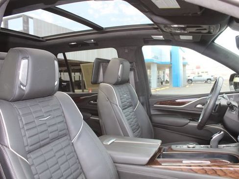 Used 2023 Cadillac Escalade Premium Luxury Platinum AWD/4WD image 17