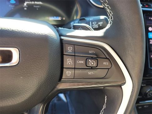 Used 2025 Jeep Grand Cherokee Altitude image 29