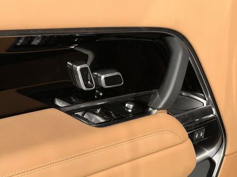 Used 2025 Land Rover Range Rover Long Wheelbase SE image 22