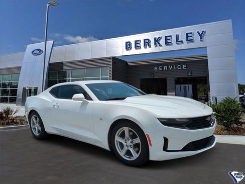 Used 2023 Chevrolet Camaro LT image 1