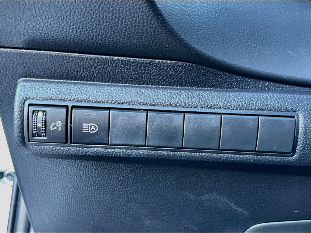 Used 2025 Toyota Corolla XSE FWD image 10