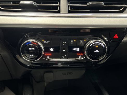 Used 2025 Chevrolet Trax LT w/ LT Convenience Package image 21