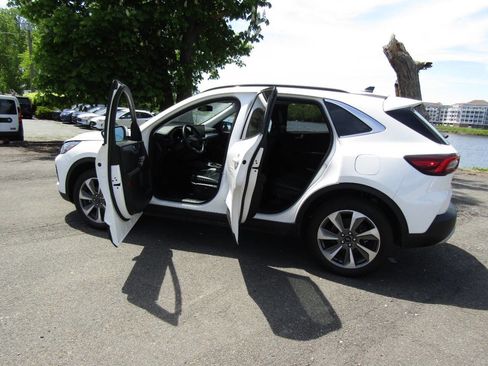 Used 2024 Ford Escape Platinum AWD/4WD image 21