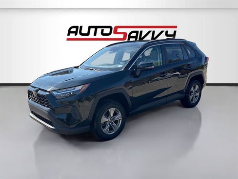 Used 2022 Toyota RAV4 XLE image 3