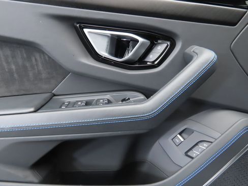 Used 2023 Lamborghini Urus S image 22