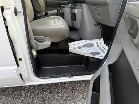 Used 2014 Ford E-350 and Econoline 350 Super Duty image 25