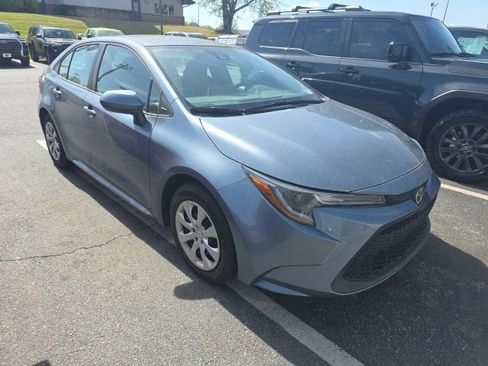 Used 2021 Toyota Corolla LE image 3