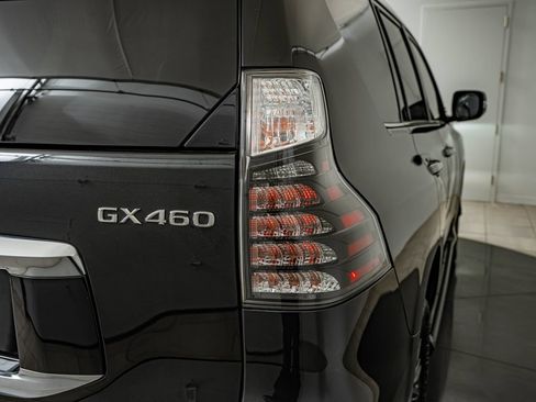 Used 2023 Lexus GX 460 Premium w/ Accessory Package AWD/4WD image 15