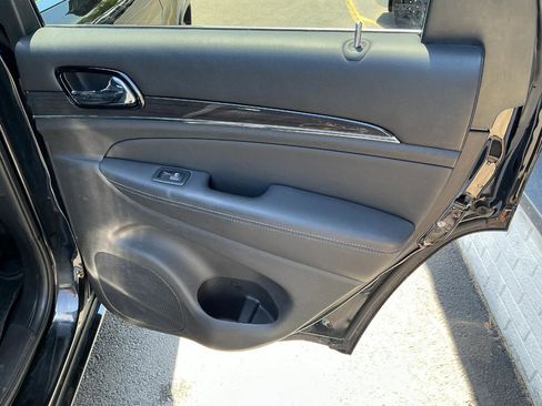 Used 2019 Jeep Grand Cherokee Overland AWD/4WD image 24