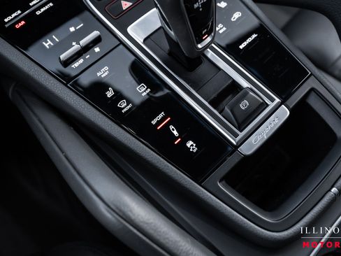 Used 2019 Porsche Cayenne S image 25