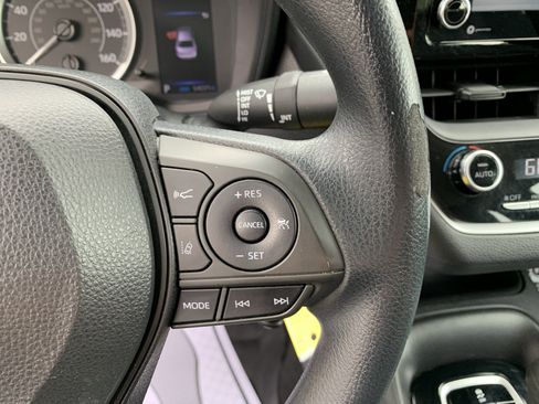 Used 2021 Toyota Corolla LE FWD image 31