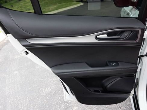 Used 2024 Alfa Romeo Stelvio Veloce image 43