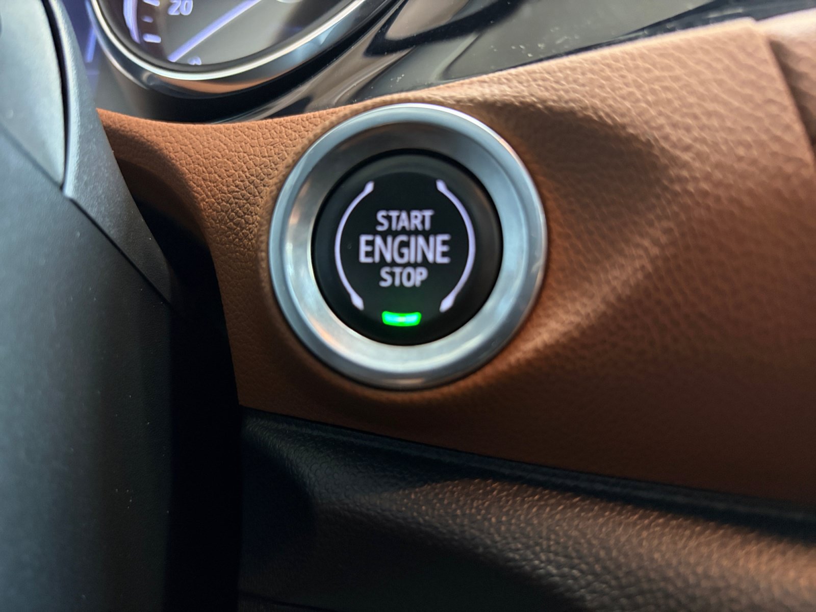 Used 2021 Buick Encore GX Essence w/ Advanced Technology Package AWD/4WD image 28