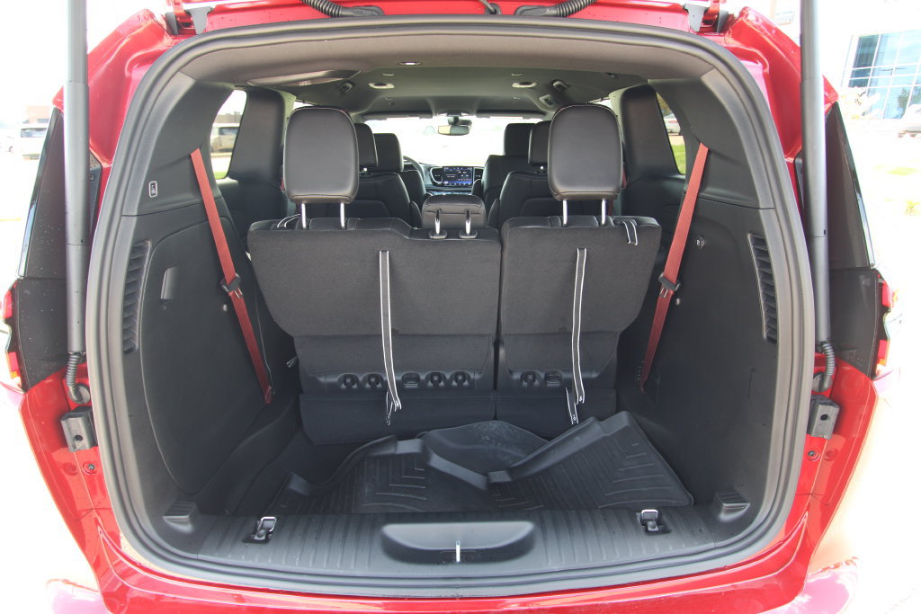 New 2027 Chrysler Pacifica Select AWD/4WD image 14