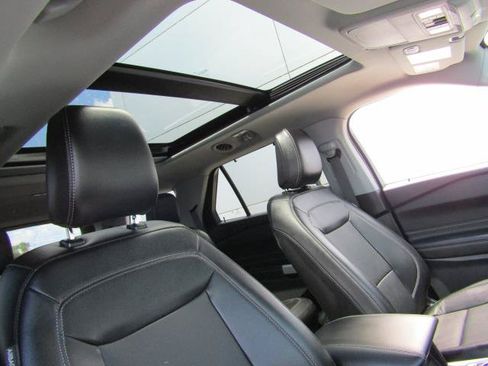 Used 2024 Ford Explorer Limited w/ Limited Technology Package AWD/4WD image 3