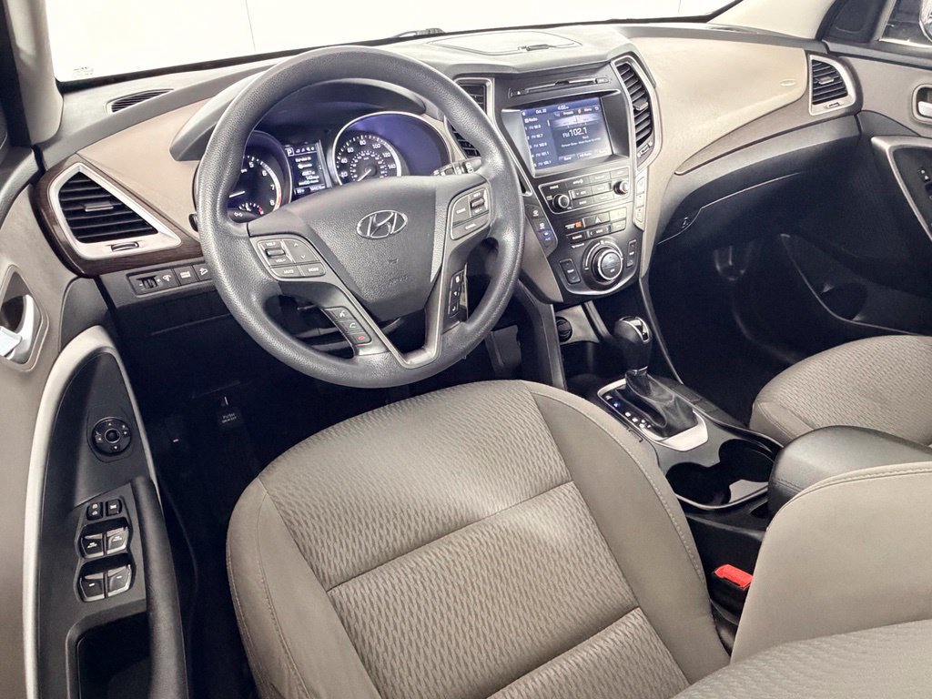 Used 2017 Hyundai Santa Fe SE AWD/4WD image 15
