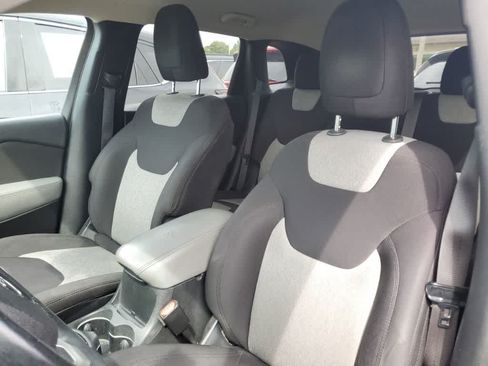 Used 2014 Jeep Cherokee Latitude FWD image 3