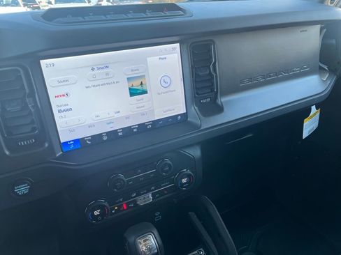 New 2025 Ford Bronco Badlands image 13