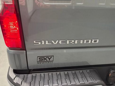 Used 2025 Chevrolet Silverado 1500 Custom image 42