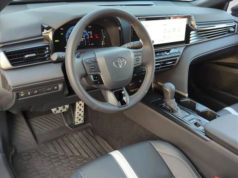 Used 2026 Toyota Camry SE w/ Multimedia Upgrade Package image 9