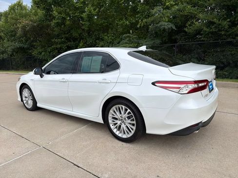 Used 2020 Toyota Camry XLE w/ Driver Assist Package FWD image 3