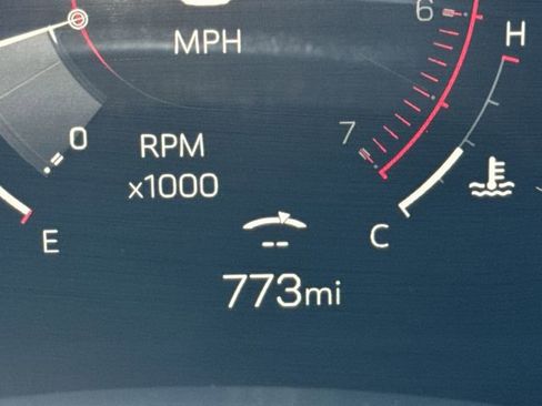 Used 2025 GMC Terrain Elevation w/ Elevation Premium Package FWD image 12